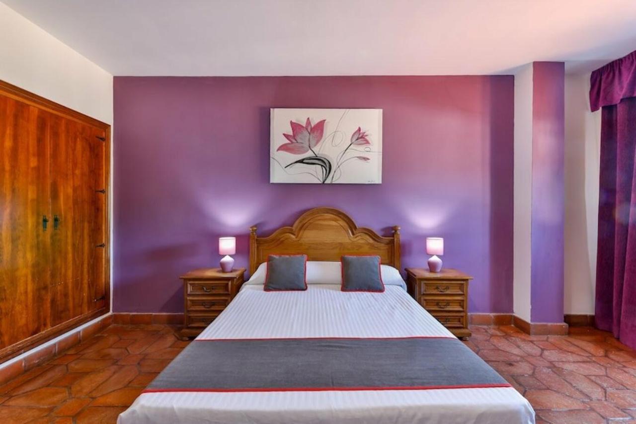 Hostal Alfonso XI Guadalupe  Luaran gambar