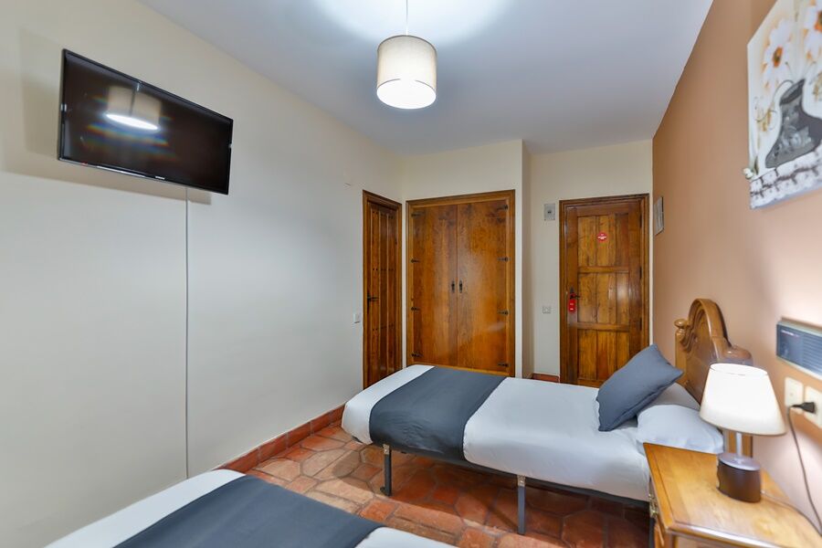 Hostal Alfonso XI Guadalupe  Luaran gambar