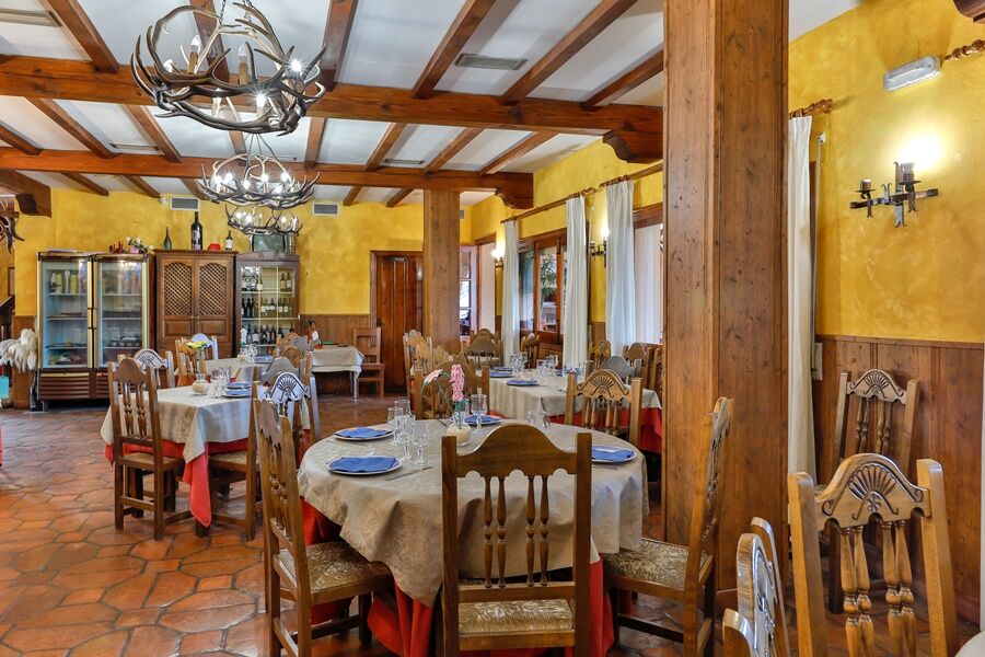 Hostal Alfonso XI Guadalupe  Luaran gambar