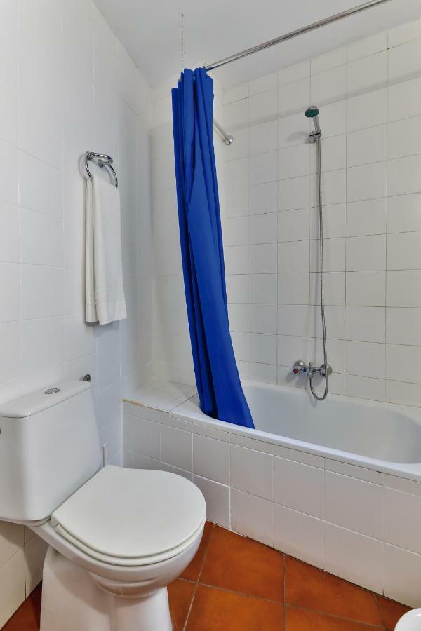 Hostal Alfonso XI Guadalupe  Luaran gambar